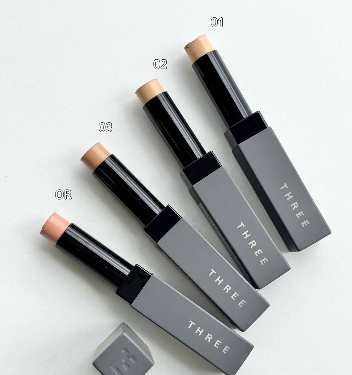 【THREE】  薄膜遮瑕膏 4色